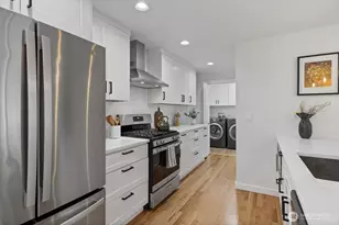2701 NE 110th St, Seattle, WA 98125 - Photo 12