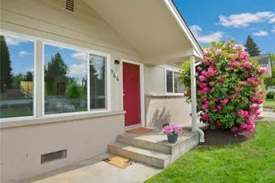 944 165th Ave SE, Bellevue, WA 98008 - Photo 2