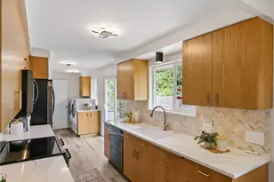 944 165th Ave SE, Bellevue, WA 98008 - Photo 8