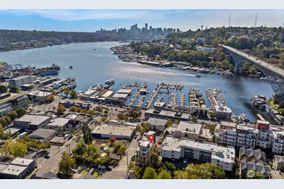 955 N 35th Street, Seattle, WA 98103 - Photo 2