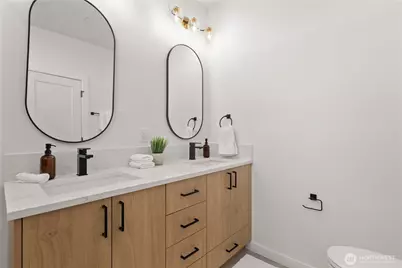 955 N 35th Street, Seattle, WA 98103 - Photo 20