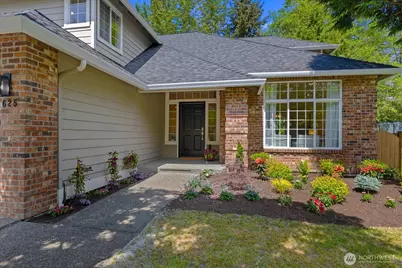 625 191st Street SW, Lynnwood, WA 98036 - Photo 2