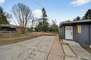 2311 NE 6th Pl, Renton, WA 98056 - Photo 2