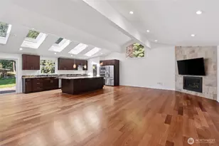 11736 NE 30th Pl, Bellevue, WA 98005 - Photo 2