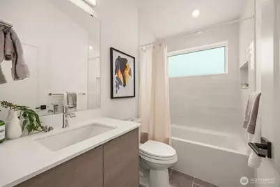 104 NE 44th Street, Seattle, WA 98105 - Photo 12