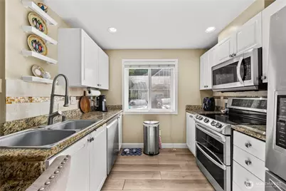 6825 SE Cougar Mountain Way, Bellevue, WA 98006 - Photo 14