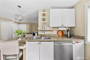 6825 SE Cougar Mountain Way, Bellevue, WA 98006 - Photo 16