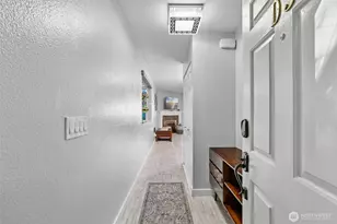 12543 NE 23rd Pl, Bellevue, WA 98005 - Photo 2