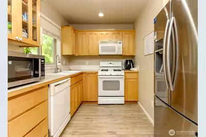 9506 10th Street E, Tacoma, WA 98445 - Photo 12