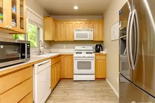9506 10th St E, Tacoma, WA 98445 - Photo 12