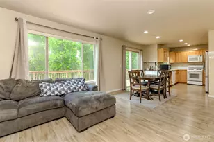 9506 10th St E, Tacoma, WA 98445 - Photo 6