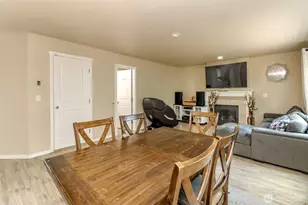 9506 10th St E, Tacoma, WA 98445 - Photo 10