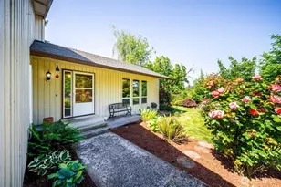 2213 NE Parkview Dr, Vancouver, WA 98686 - Photo 2