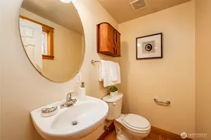 8517b Stone Ave N, Seattle, WA 98103 - Photo 12