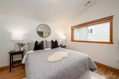 8517 B Stone Avenue N, Seattle, WA 98103 - Photo 16