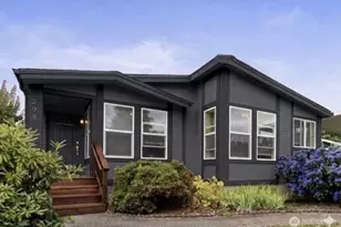 298 Holly Dr, Enumclaw, WA 98022 - Photo 1