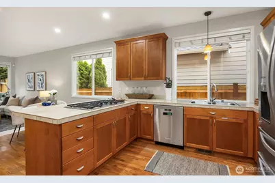 914 272nd Place SE, Sammamish, WA 98075 - Photo 6