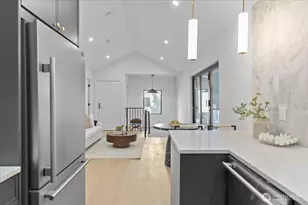 4011 SW Maryland Pl, Seattle, WA 98116 - Photo 10