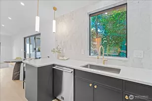 4011 SW Maryland Pl, Seattle, WA 98116 - Photo 6