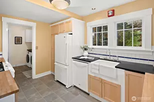 2580 5th Ave W, Seattle, WA 98119 - Photo 6