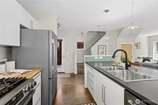 241 11th Ave E, Seattle, WA 98102 - Photo 18