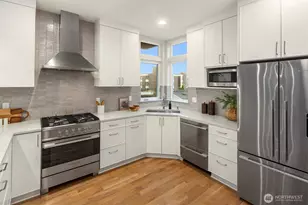 1516 Bigelow Ave N, Seattle, WA 98109 - Photo 12