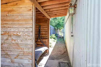 2106 Kent Avenue W, Bremerton, WA 98312 - Photo 24