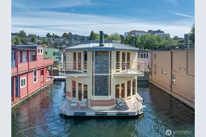 10 E Roanoke Street #8, Seattle, WA 98102 - Photo 2