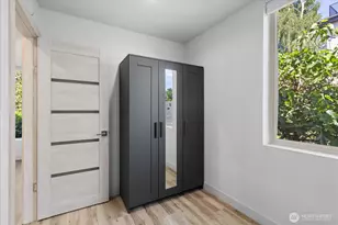 3953 1st Ave NE, Seattle, WA 98105 - Photo 16