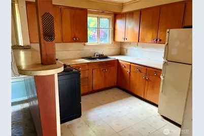 605 Morris Avenue S, Renton, WA 98057 - Photo 2