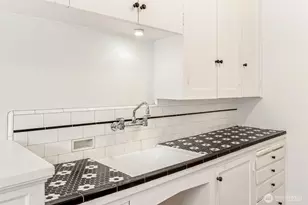 220 W Olympic Pl, Seattle, WA 98119 - Photo 10