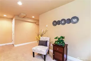 725 N 95th St, Seattle, WA 98103 - Photo 16