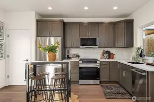 12002 20th Ave NE, Seattle, WA 98125 - Photo 8