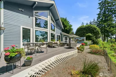 10823 Seaview Drive, Anderson Island, WA 98303 - Photo 4