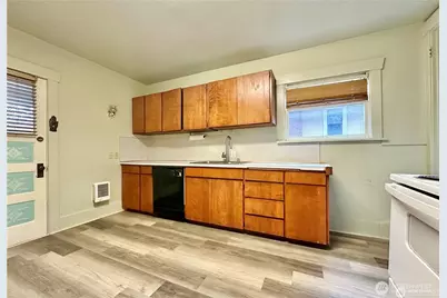 114 Wells Avenue S, Renton, WA 98057 - Photo 4