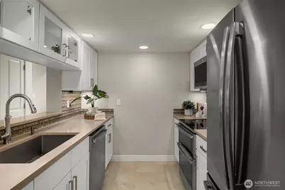 145 105th Avenue SE #25, Bellevue, WA 98004 - Photo 12