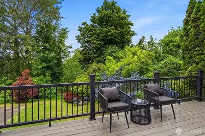 325 105th Ave SE, Bellevue, WA 98004 - Photo 16