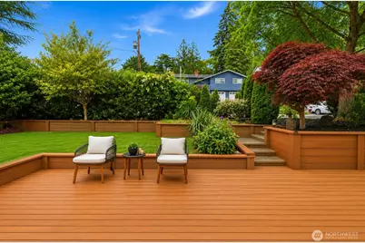 325 105th Ave SE, Bellevue, WA 98004 - Photo 2