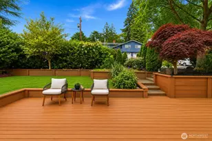 325 105th Ave SE, Bellevue, WA 98004 - Photo 2
