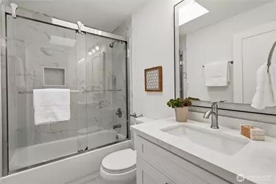 325 105th Ave SE, Bellevue, WA 98004 - Photo 22
