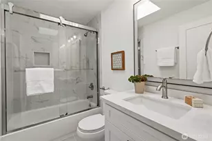 325 105th Ave SE, Bellevue, WA 98004 - Photo 22
