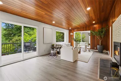 325 105th Ave SE, Bellevue, WA 98004 - Photo 14