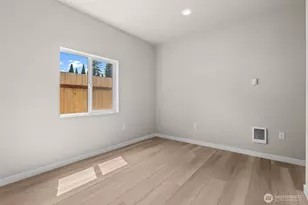 8827 B E D St, Tacoma, WA 98445 - Photo 12