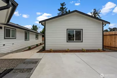 8827 B E D Street #2, Tacoma, WA 98445 - Photo 2