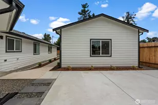 8827 B E D St, Tacoma, WA 98445 - Photo 2