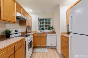 11706 Admiralty Way, Everett, WA 98204 - Photo 10
