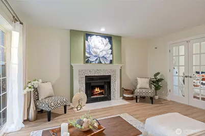 11706 Admiralty Way #B, Everett, WA 98204 - Photo 2