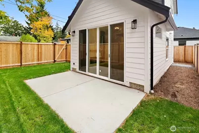 13005 1st Avenue NE, Seattle, WA 98125 - Photo 16