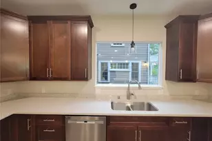 5243 19th Ave NE, Seattle, WA 98105 - Photo 6
