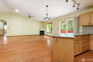 2301 SW Rosario Pl, Oak Harbor, WA 98277 - Photo 4